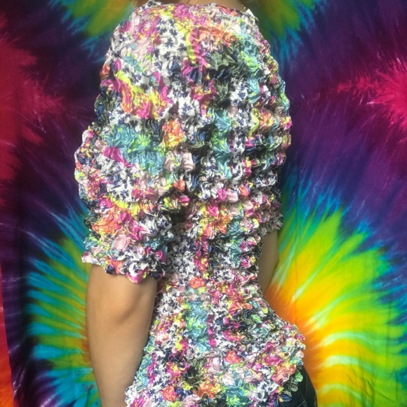 Colorful 90s Popcorn Shirt 🌈 - Picture 2 of 4